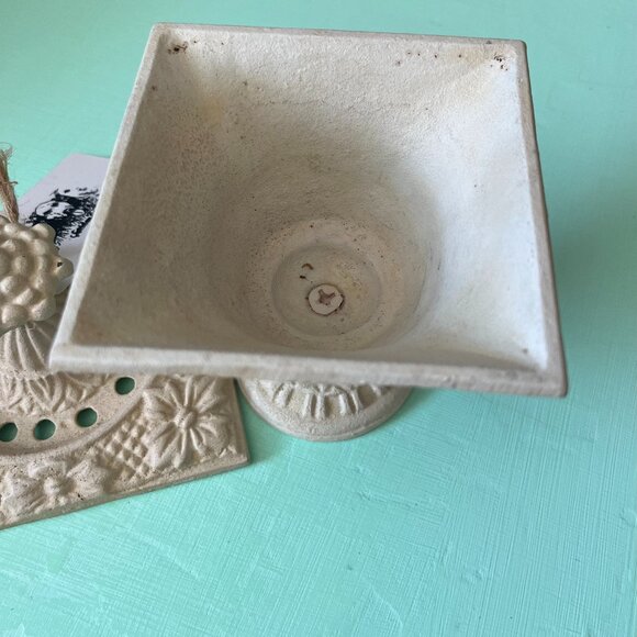 Henfeathers Ivory Colored Cast Iron Urn - Picture 4 of 5